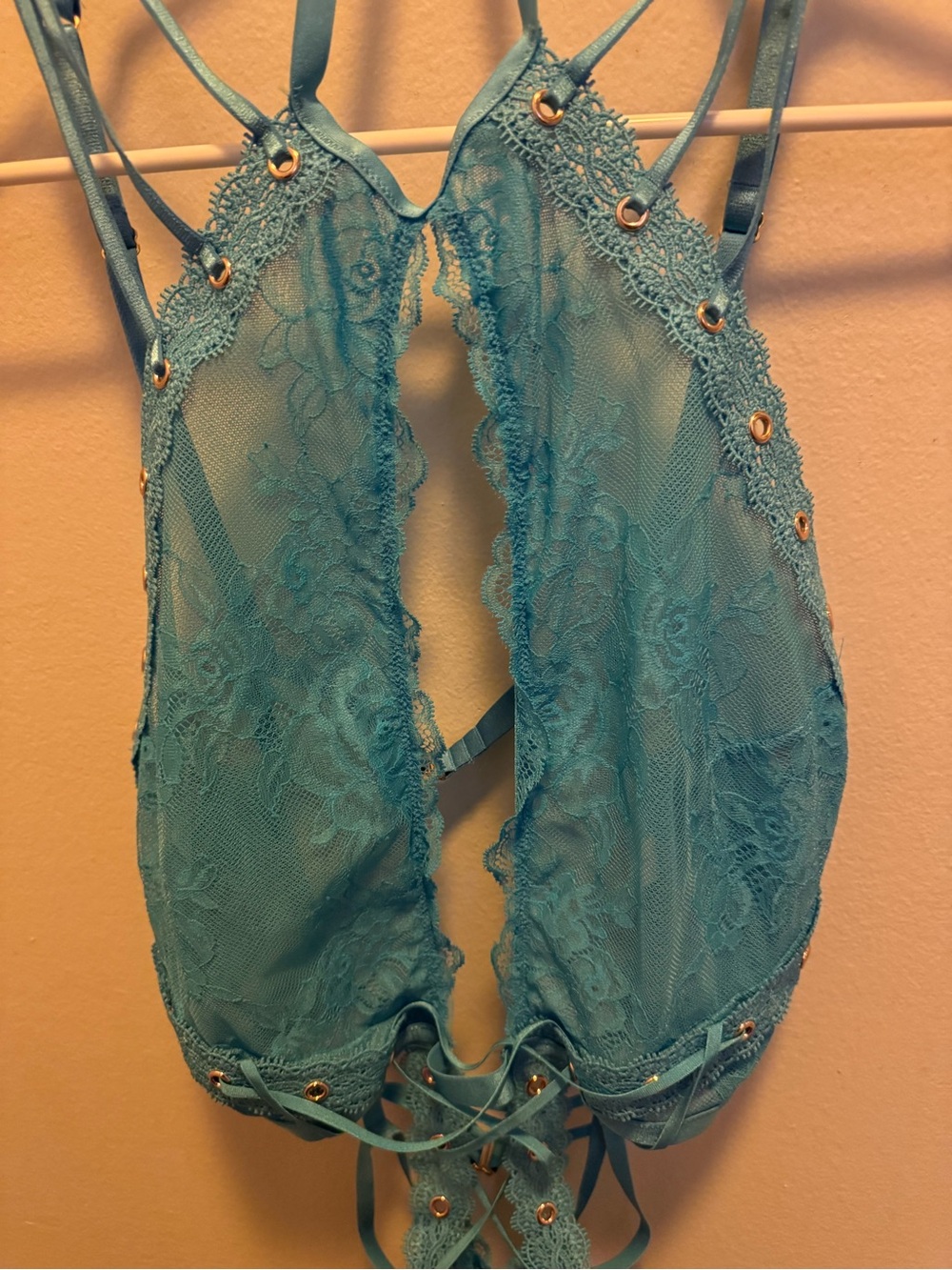 Negligee - Picture 3 of 9